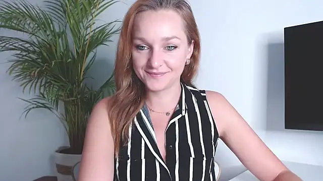 Snapshot of AliciaDesire chatting on October 2025 06:59:01 AM AliciaDesire online show from October 2025 06:59:01 AM