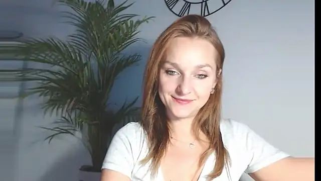 Snapshot of AliciaDesire chatting on November 2025 01:55:01 PM AliciaDesire online show from November 2025 01:55:01 PM