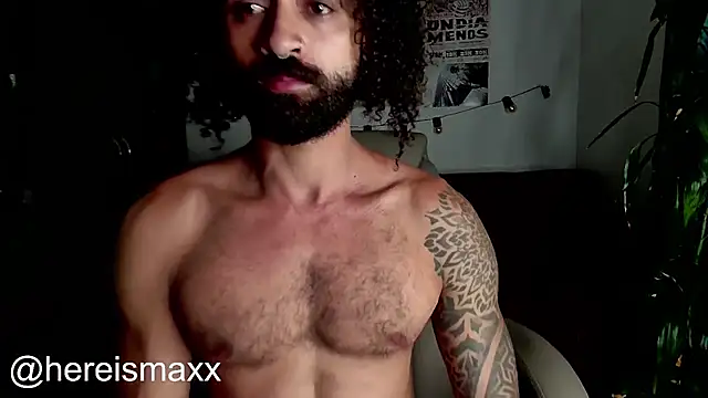 Snapshot of MaxG__ chatting on September 2025 12:03:01 AM MaxG online show from September 2025 12:03:01 AM