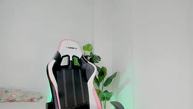 Adriennesexxx online show from February 2025 12:41:02 PM