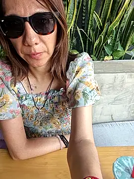 Lunababymylove online show from April 2026 09:29:02 PM