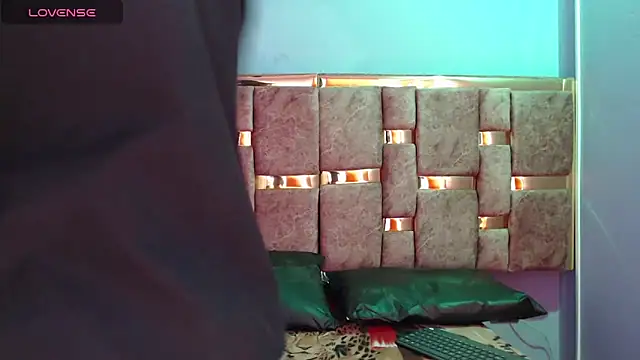 Snapshot of ling_ling24 chatting on January 2025 04:21:01 AM ling ling24 online show from January 2025 04:21:01 AM