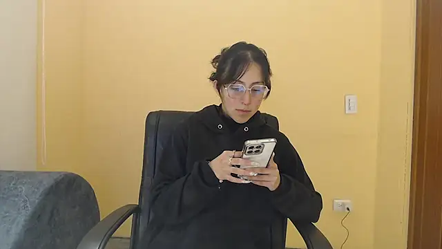 Snapshot of ling_ling24 chatting on October 2025 03:09:02 AM ling ling24 online show from October 2025 03:09:02 AM