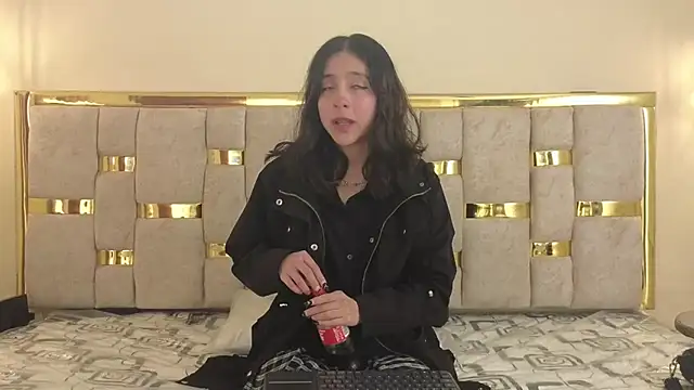 Snapshot of ling_ling24 chatting on December 2025 03:24:02 AM ling ling24 online show from December 2025 03:24:02 AM