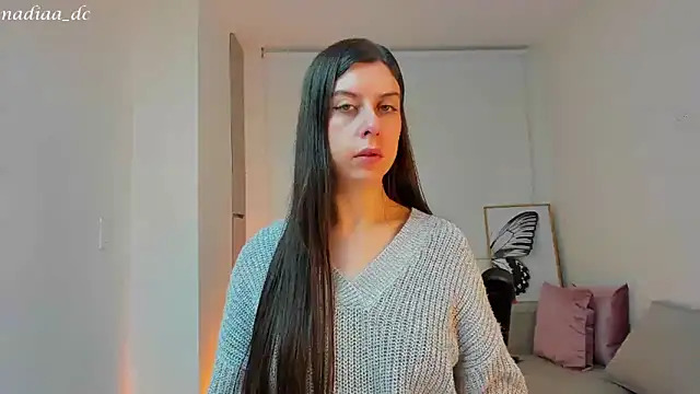 Nadiaa  online show from December 2024 02:01:02 AM