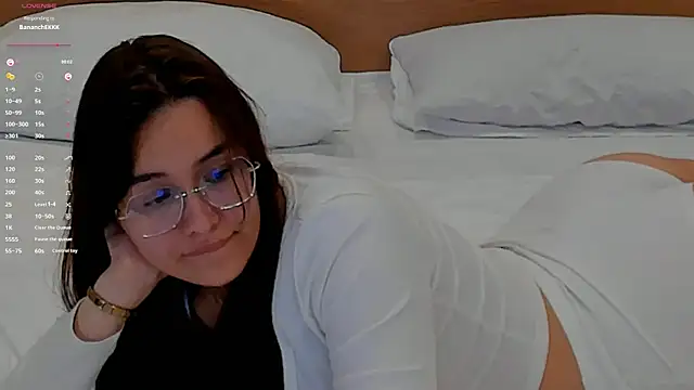Snapshot of _Sweetie_ chatting on May 2026 04:03:02 PM Sweetie online show from May 2026 04:03:02 PM