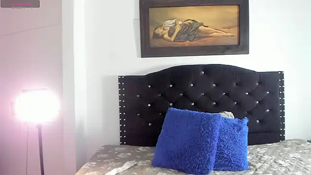 Vahiolet smith online show from November 2025 02:47:02 AM