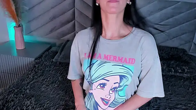 Snapshot of Ary_thompson__ chatting on December 2024 08:11:01 PM Ary thompson online show from December 2024 08:11:01 PM