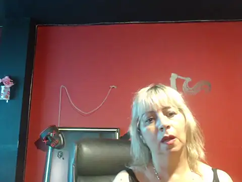 KLOE PIELL online show from March 2026 07:54:01 PM