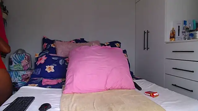 Amberbela online show from November 2025 02:42:01 PM