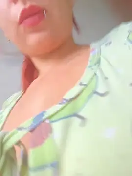 Snapshot of MiaLujan_ chatting on February 2025 11:46:02 AM MiaLujan online show from February 2025 11:46:02 AM