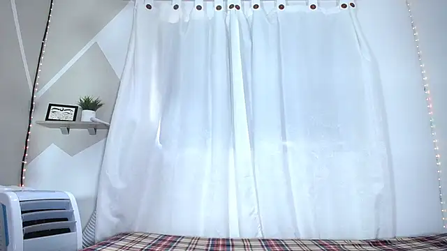 Snapshot of Hillary_queen chatting on February 2025 12:36:02 PM Hillary queen online show from February 2025 12:36:02 PM