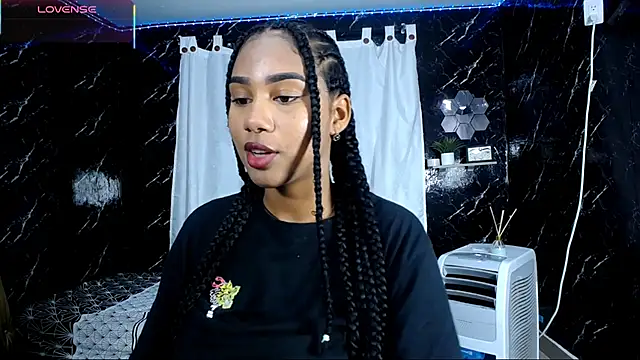 Snapshot of Hillary_queen chatting on October 2025 12:59:01 PM Hillary queen online show from October 2025 12:59:01 PM