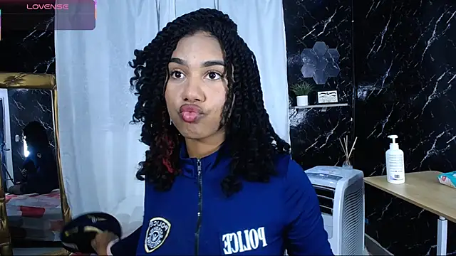 Snapshot of Hillary_queen chatting on October 2025 06:09:01 PM Hillary queen online show from October 2025 06:09:01 PM