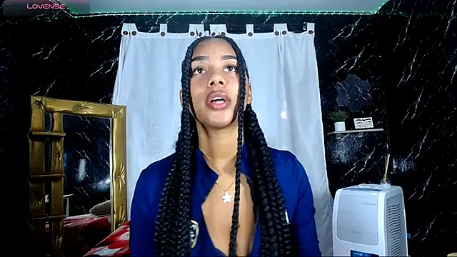 Snapshot of Hillary_queen chatting on November 2025 12:30:01 PM Hillary queen online show from November 2025 12:30:01 PM