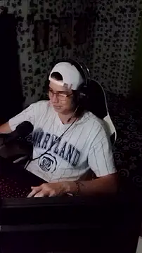 Snapshot of Andy_gray chatting on October 2025 11:24:02 PM Andy gray online show from October 2025 11:24:02 PM