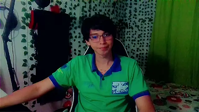 Snapshot of Andy_gray chatting on October 2025 01:39:03 AM Andy gray online show from October 2025 01:39:03 AM