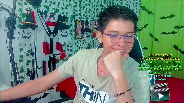 Snapshot of Andy_gray chatting on November 2025 02:28:02 PM Andy gray online show from November 2025 02:28:02 PM