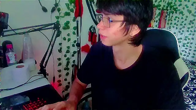 Snapshot of Andy_gray chatting on February 2026 04:05:02 PM Andy gray online show from February 2026 04:05:02 PM