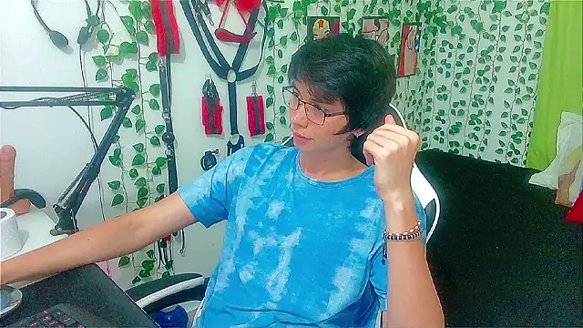 Snapshot of Andy_gray chatting on March 2026 04:42:01 PM Andy gray online show from March 2026 04:42:01 PM