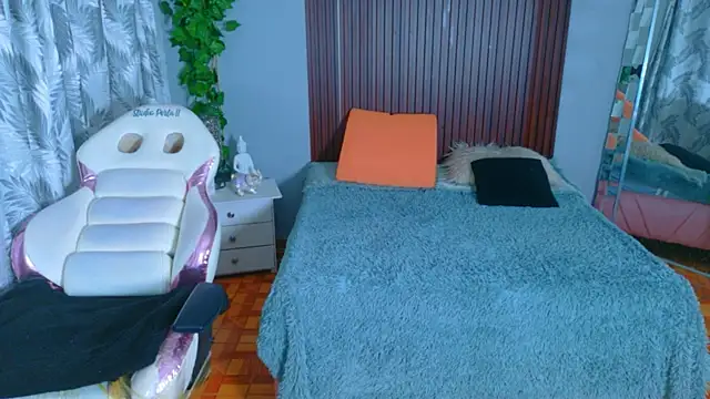 brithany smiith  online show from May 2026 01:05:01 PM