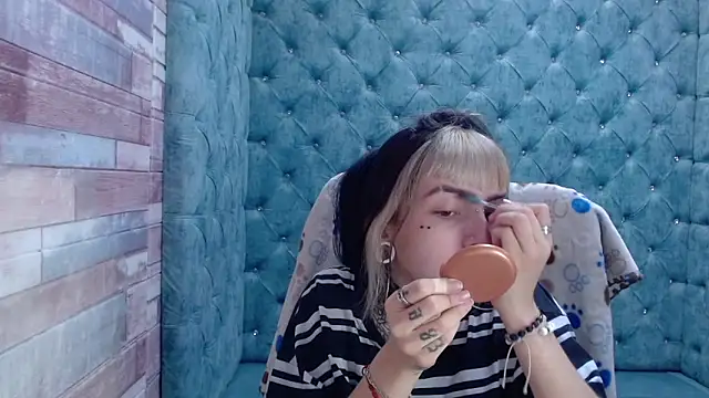 Samantha Smiith online show from October 2025 03:48:01 AM