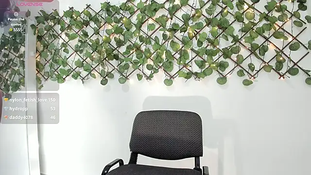 Madeleine  w online show from March 2025 05:04:01 PM