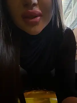 Snapshot of beautydiamond chatting on February 2025 08:27:02 AM beautydiamond online show from February 2025 08:27:02 AM