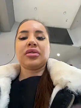 Snapshot of beautydiamond chatting on October 2025 08:44:01 AM beautydiamond online show from October 2025 08:44:01 AM