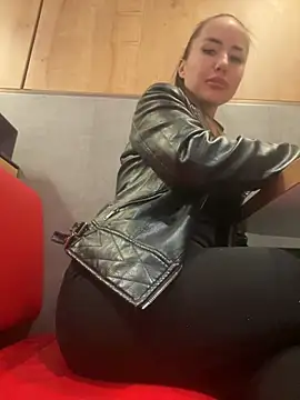 Snapshot of beautydiamond chatting on October 2025 09:57:02 AM beautydiamond online show from October 2025 09:57:02 AM