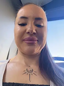 Snapshot of beautydiamond chatting on October 2025 09:44:01 AM beautydiamond online show from October 2025 09:44:01 AM