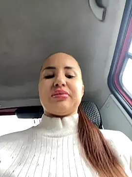 Snapshot of beautydiamond chatting on November 2025 09:20:02 AM beautydiamond online show from November 2025 09:20:02 AM