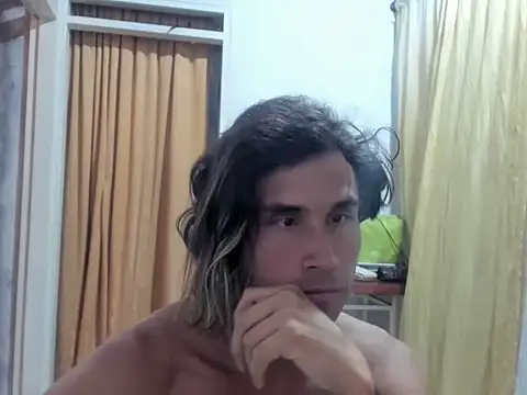 Snapshot of SophiaLevis chatting on October 2025 03:38:01 AM SophiaLevis online show from October 2025 03:38:01 AM