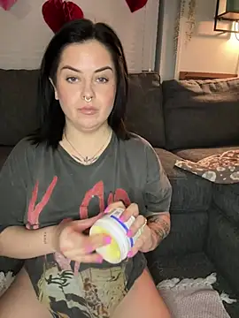 Snapshot of NaomiSquirts chatting on February 2025 09:53:02 PM NaomiSquirts online show from February 2025 09:53:02 PM