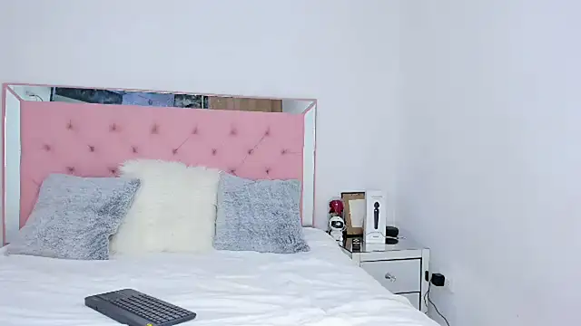 Snapshot of _violetadulce chatting on February 2025 01:44:02 AM violetadulce online show from February 2025 01:44:02 AM