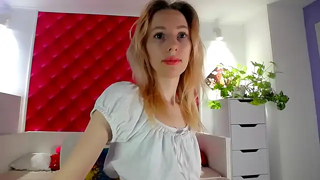 Snapshot of BarbieGoddess chatting on February 2025 04:18:01 PM BarbieGoddess online show from February 2025 04:18:01 PM