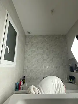 Snapshot of Giuliana_baby chatting on April 2026 04:35:01 AM Giuliana baby online show from April 2026 04:35:01 AM