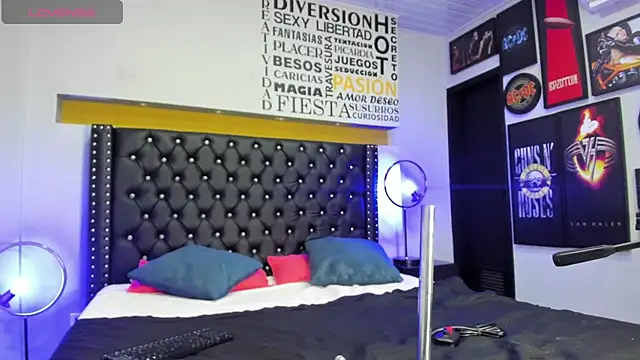 Snapshot of MADISSONLOVE_ chatting on January 2025 12:14:01 PM MADISSONLOVE online show from January 2025 12:14:01 PM