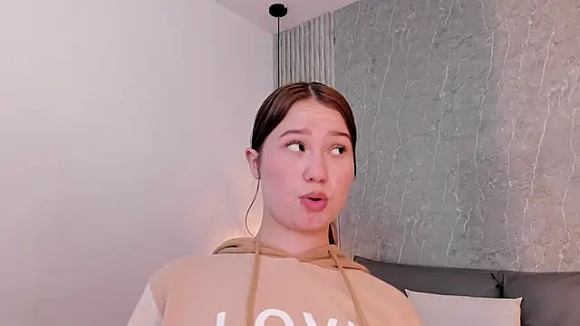 Snapshot of Roxie-Summers11 chatting on December 2024 06:05:02 PM Roxie-Summers11 online show from December 2024 06:05:02 PM