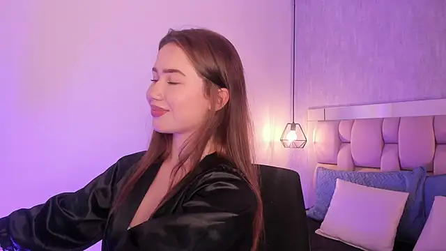 Snapshot of Roxie-Summers11 chatting on January 2025 11:33:01 PM Roxie-Summers11 online show from January 2025 11:33:01 PM