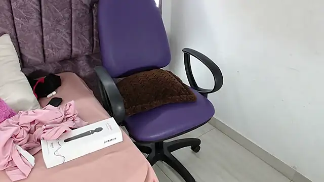 Penelope Fox14 online show from November 2025 12:27:02 PM