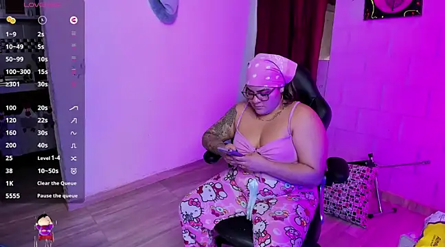 Snapshot of Sharon_hils chatting on December 2024 04:47:01 PM Sharon hils online show from December 2024 04:47:01 PM