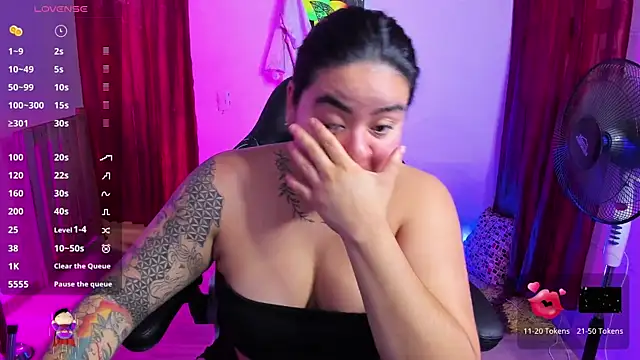 Snapshot of Sharon_hils chatting on January 2025 03:35:01 PM Sharon hils online show from January 2025 03:35:01 PM