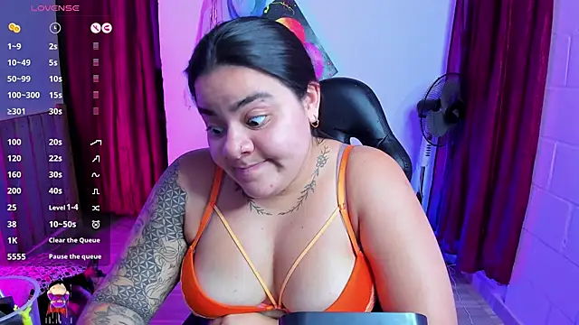 Snapshot of Sharon_hils chatting on February 2025 10:24:01 PM Sharon hils online show from February 2025 10:24:01 PM