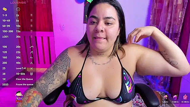 Snapshot of Sharon_hils chatting on February 2025 05:33:01 PM Sharon hils online show from February 2025 05:33:01 PM