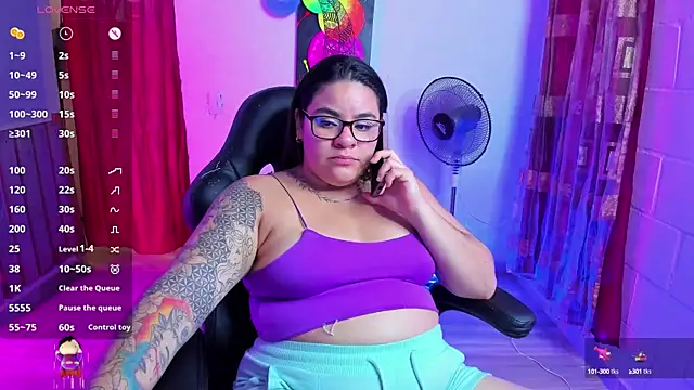 Snapshot of Sharon_hils chatting on February 2025 07:31:02 PM Sharon hils online show from February 2025 07:31:02 PM