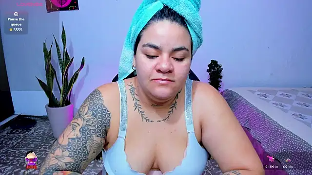 Snapshot of Sharon_hils chatting on May 2026 02:25:02 PM Sharon hils online show from May 2026 02:25:02 PM