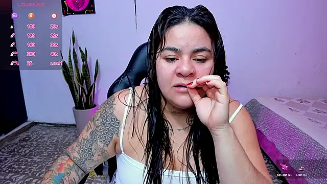 Snapshot of Sharon_hils chatting on May 2026 03:28:01 PM Sharon hils online show from May 2026 03:28:01 PM