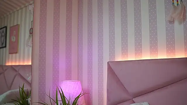 Snapshot of SabrinaHope chatting on March 2025 12:36:02 AM SabrinaHope online show from March 2025 12:36:02 AM