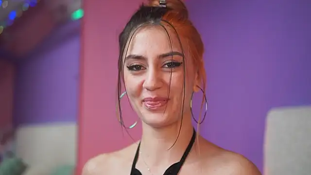 Snapshot of SabrinaHope chatting on November 2025 06:35:02 AM SabrinaHope online show from November 2025 06:35:02 AM